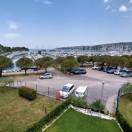 Marina Sea Breeze Apartman