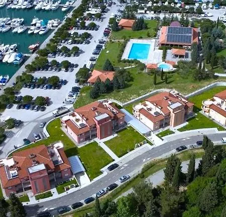 Marina Sea Breeze Apartman *